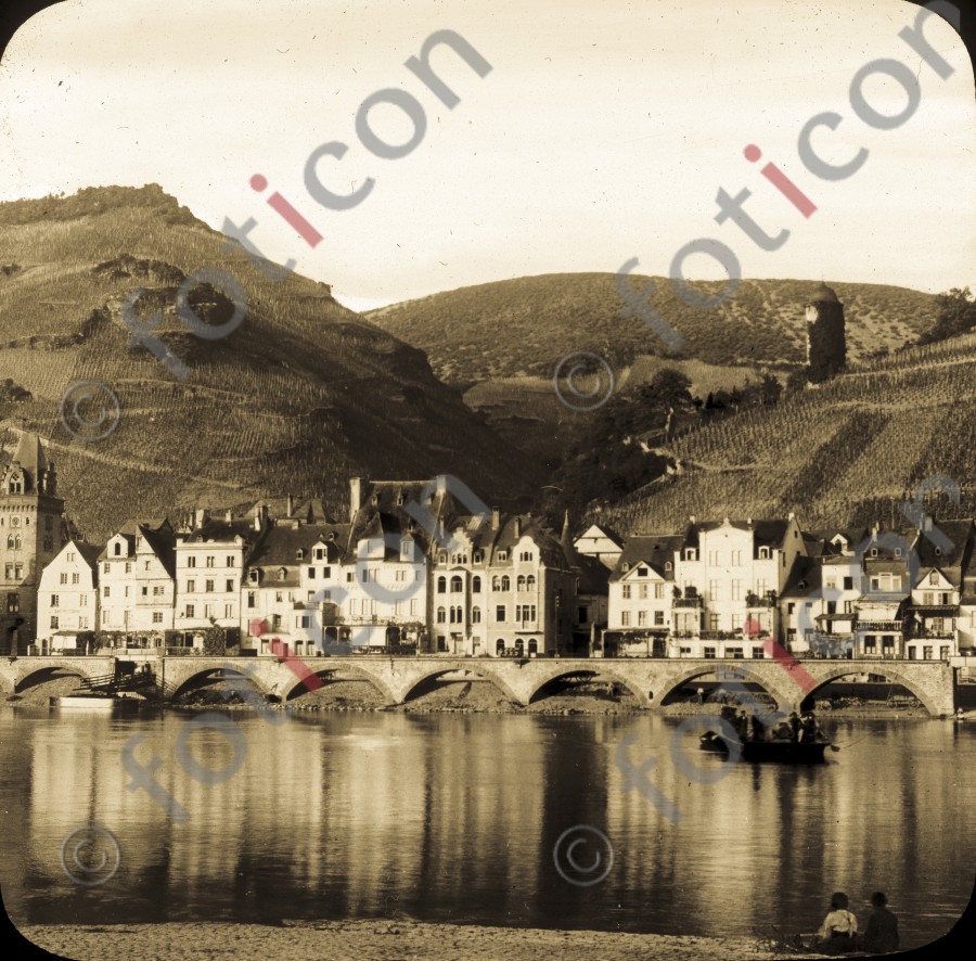Zell an der Mosel | Zell on the Moselle - Foto simon-195-023-sw.jpg | foticon.de - Bilddatenbank für Motive aus Geschichte und Kultur